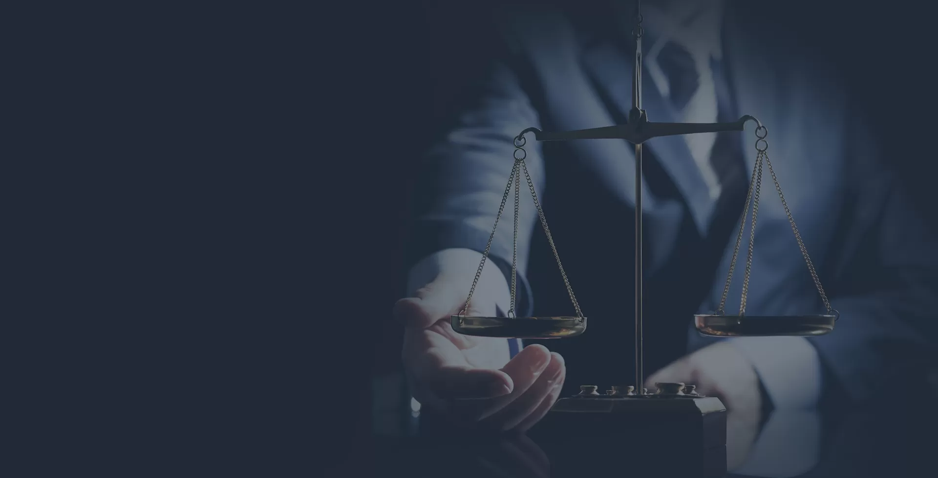 Công ty luật lấy khách hàng làm trung tâm